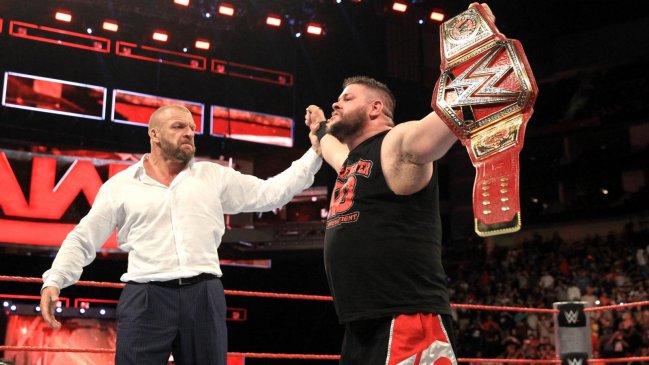 WWE anunció cartelera para los shows en Santiago sin el campeón universal Kevin Owens