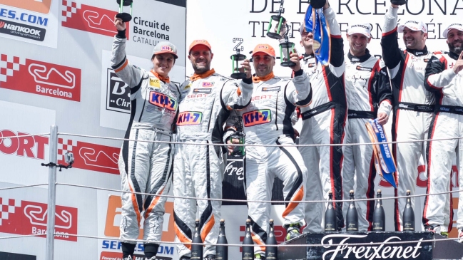 Equipo de Eric Abidal terminó segundo en carrera automovilística en España