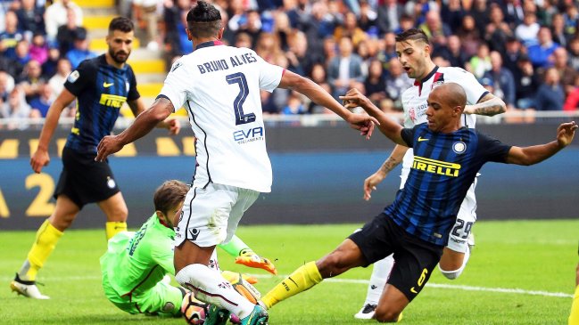 Cagliari lo dio vuelta y superó a Inter de Milán en choque de chilenos en Italia