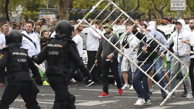 Hinchas de Legia se enfrentaron con la policía en la previa del duelo ante Real Madrid