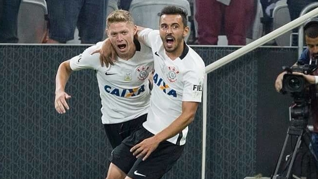 Corinthians venció a Internacional y mantuvo su opción de ir a la Libertadores