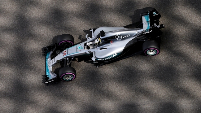 Lewis Hamilton dio el primer golpe sobre Nico Rosberg en Abu Dhabi