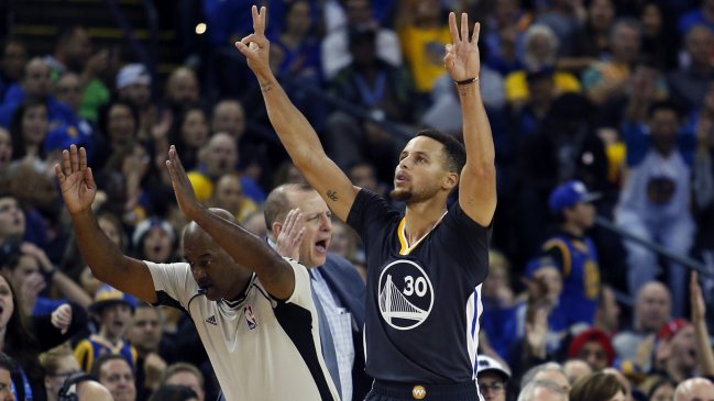 Stephen Curry lideró el undécimo triunfo consecutivo de Golden State Warriors en la NBA