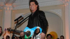 Carlos Vives homenajeó a Chapecoense en pleno concierto