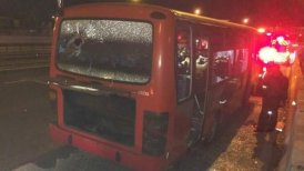 Bus con hinchas de San Luis fue apedreado por barristas de Colo Colo: Hay dos heridos