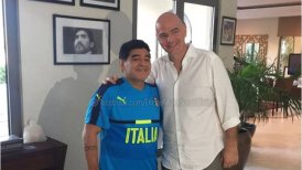 Maradona recibió la visita de Gianni Infantino y apoyó un Mundial con 48 equipos