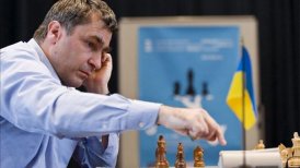Vassily Ivanchuk destronó a Magnus Carlsen como campeón mundial de ajedrez rápido