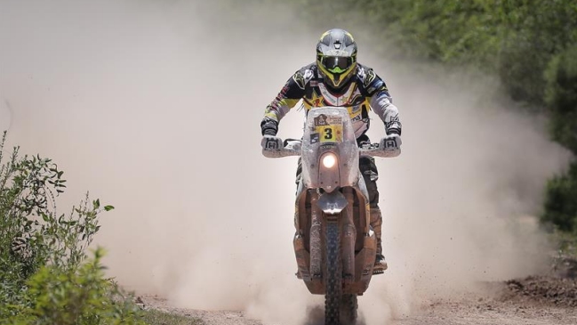 Pablo Quintanilla sufrió para mantener el segundo puesto en motos del Dakar