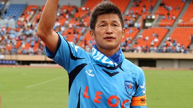 Futbolista japonés de 50 años renovó con Yokohama FC de la segunda división