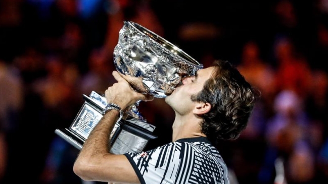 Roger Federer agrandó su leyenda en Australia al vencer en épica final a Rafael Nadal