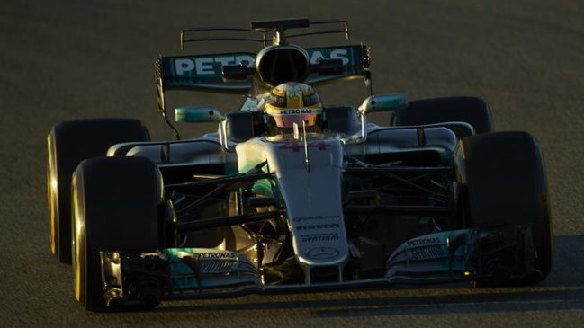 Hamilton abandonó los ensayos del Circuito de Barcelona tras problemas eléctricos