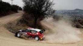 Kris Meeke mantuvo el primer lugar en el Rally de México