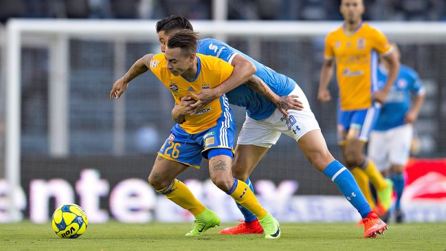 Dura falta de Roco a Vargas marcó el empate entre Cruz Azul y Tigres en México