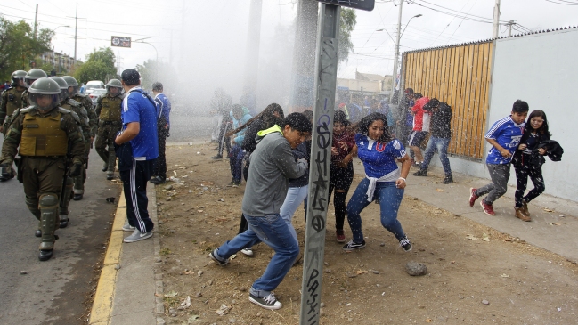 Carabineros frustró intento de Banderazo en las afueras del Centro Deportivo Azul