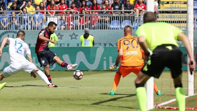 Cagliari de Mauricio Isla goleó a Chievo Verona en la Serie A italiana