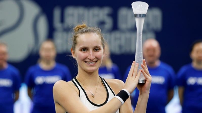 Marketa Vondrosova venció a Anett Kontaveit y ganó el título del WTA de Biel