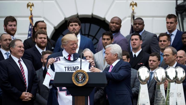 Jugadores se ausentan de homenaje de Trump a Patriots como protesta política