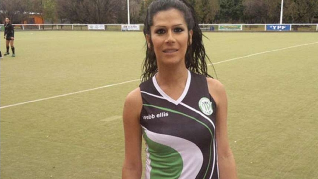 Jugadora transexual en Argentina, feliz tras decisión que le permite jugar hockey