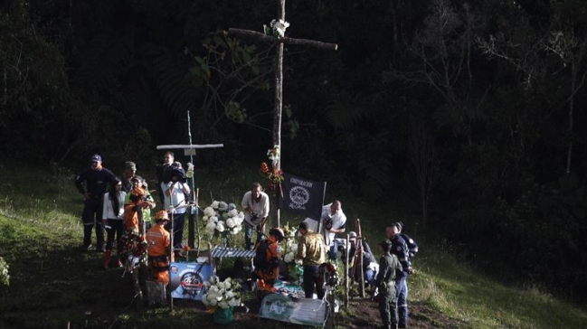 Sobrevivientes de Chapecoense visitan cerro en el que "volvieron a nacer"