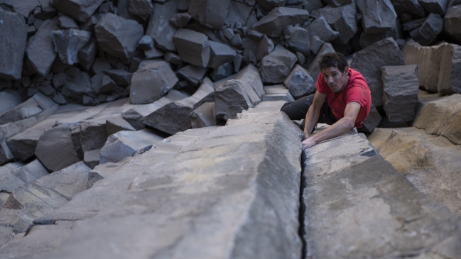 Alex Honnold rompe récord mundial y es el primer hombre en escalar 3.000 pies sin utilizar cuerdas
