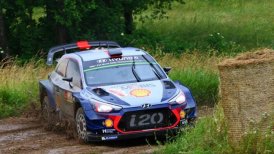 Thierry Neuville asumió el mando del Rally de Polonia tras un intenso duelo con Tanak y Latvala