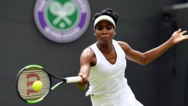 Venus doblegó a Mertens en un friccionado duelo para instalarse en segunda ronda de Wimbledon