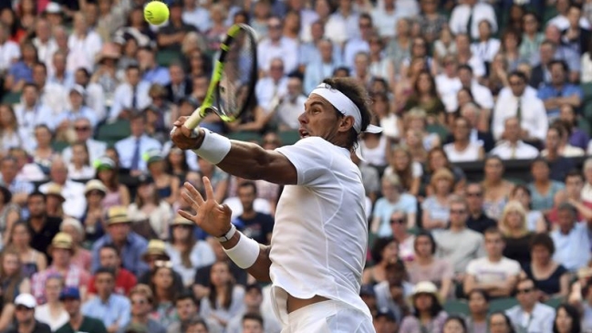 Rafael Nadal sigue su avance en Wimbledon sin ceder un set
