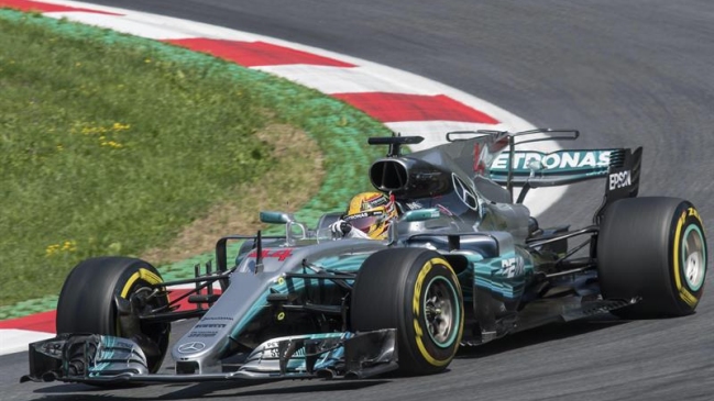 Hamilton marcó el mejor tiempo en el segundo entrenamiento libre de Austria