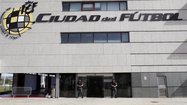 Federación Española pagó 36 millones de euros por camisetas para árbitros que no se usaban