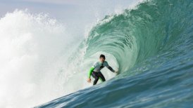 El chileno Manuel Selman avanzó a cuartos de final en el Circuito Mundial de Surf
