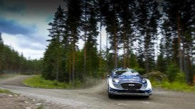 Ott Tanak lidera el Rally de Finlandia tras la primera jornada