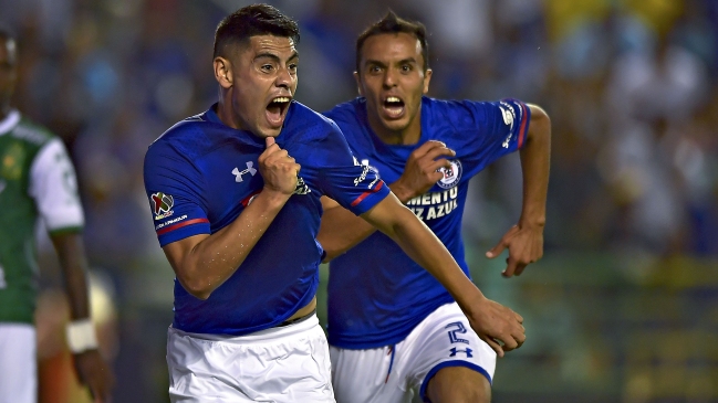 Enzo Roco y Felipe Mora marcaron en empate de Cruz Azul en México