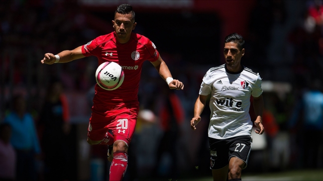 Osvaldo González jugó en trabajado triunfo de Toluca sobre Atlas por la liga mexicana
