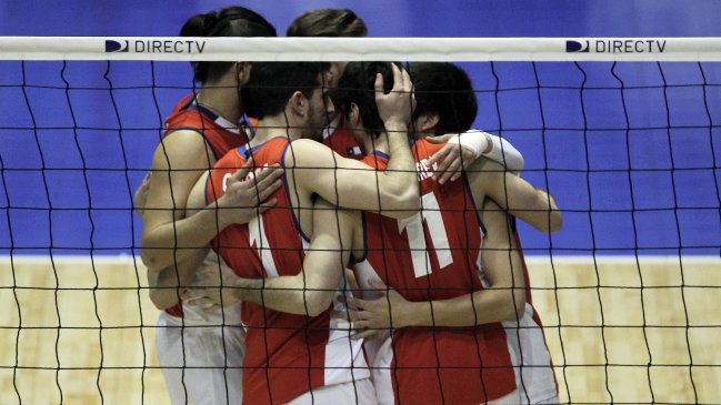 Chile enfrenta a la poderosa Brasil en su búsqueda de la final del Sudamericano de vóleibol