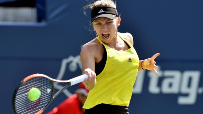 Simona Halep arrasó con Barbora Strykova y pasó a cuartos de final en Toronto