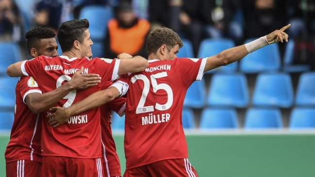 Bayern Munich de Arturo Vidal avanzó a segunda fase de la Copa de Alemania tras golear a Chemnitzer
