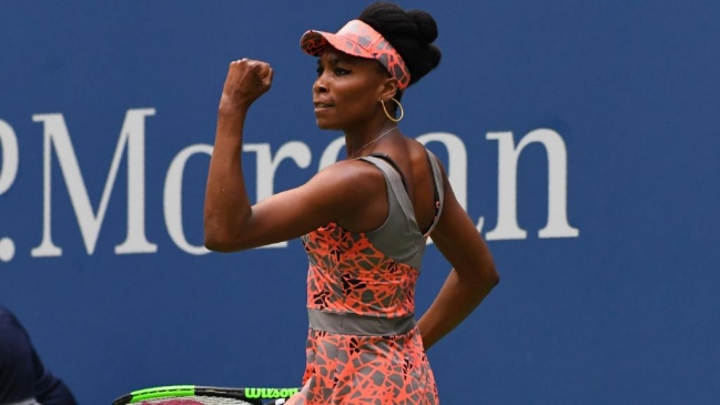 Venus Williams se estrenó en el US Open con esforzado triunfo sobre Kuzmova