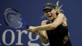 Maria Sharapova superó un duro duelo ante Simona Halep para avanzar en el US Open