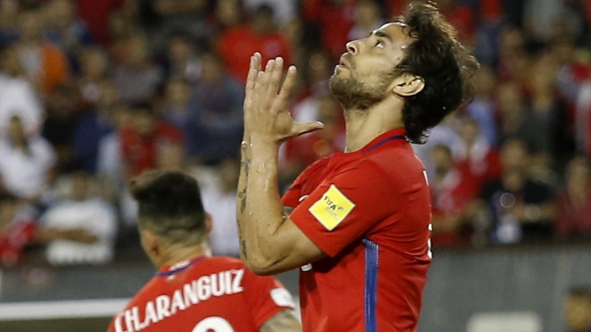 Jorge Valdivia requerirá trabajo especial para poder jugar por La Roja