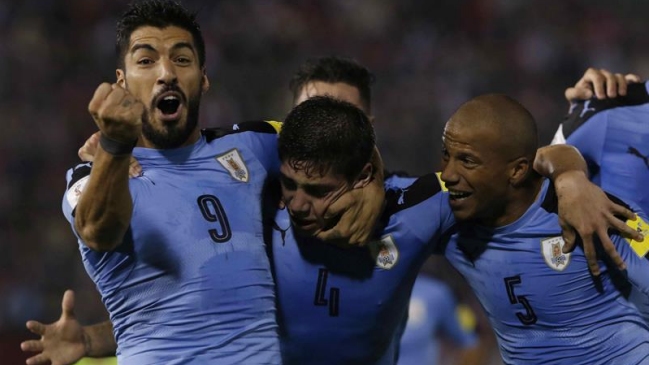 Uruguay se impuso sobre Paraguay y quedó a un paso del Mundial de Rusia 2018