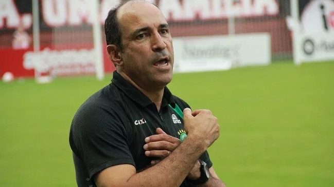 Chapecoense destituyó al entrenador Vinicius Eutrópio