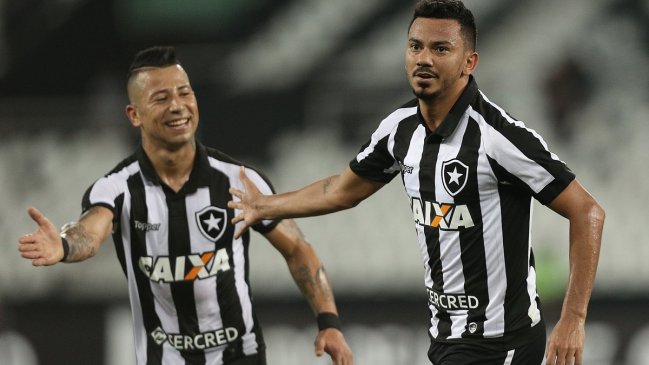 Leonardo Valencia jugó como titular en el nuevo triunfo de Botafogo