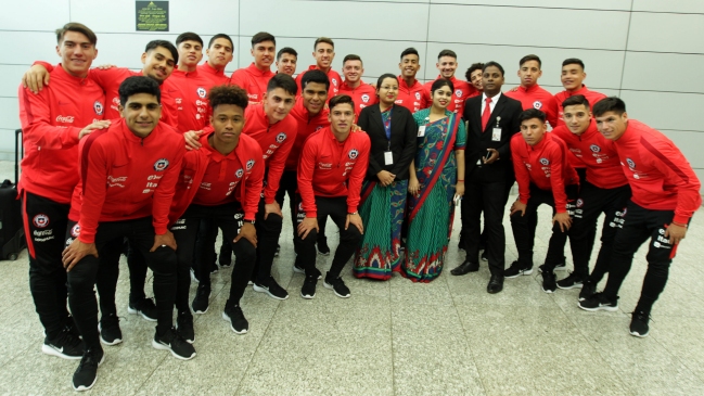 La selección chilena sub 17 llegó a India para disputar el Mundial