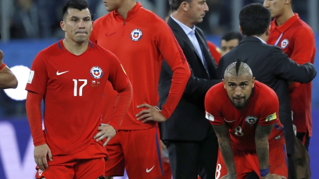 Los seleccionados chilenos que arriesgan perderse el duelo con Brasil por suspensión