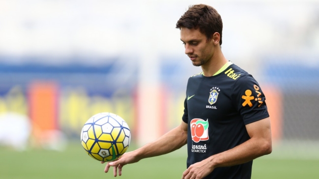 Rodrigo Caio fue convocado en Brasil para suplir ausencia de Thiago Silva en el duelo ante Chile