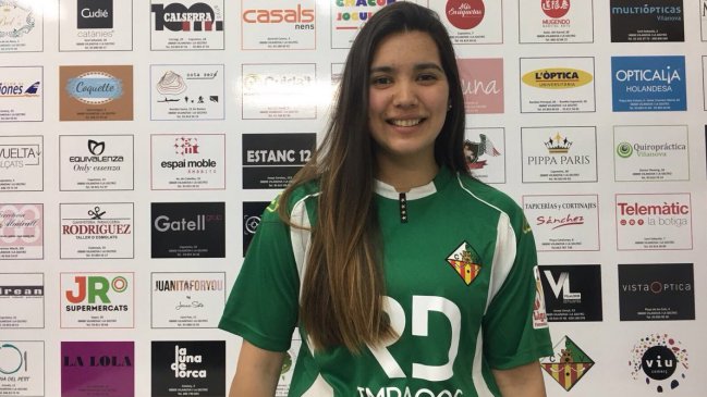 La chilena Catalina Flores fue presentada en el club español CP Vilanova de hockey patín