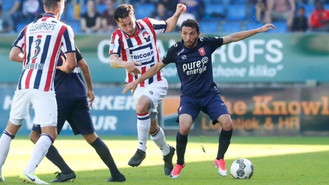 Cristián Cuevas tuvo su primera titularidad en caída de Twente en la liga holandesa
