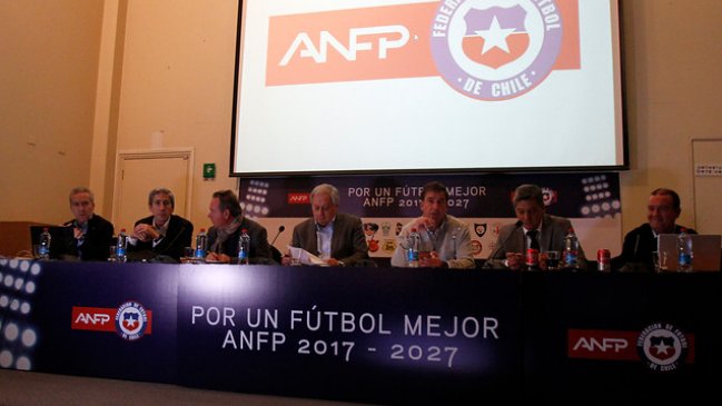 Presidente de la ANFA criticó que la ANFP elija al nuevo técnico de la selección chilena
