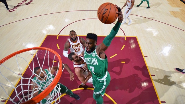 Cleveland Cavaliers inauguró nueva temporada de la NBA con triunfo sobre Boston Celtics