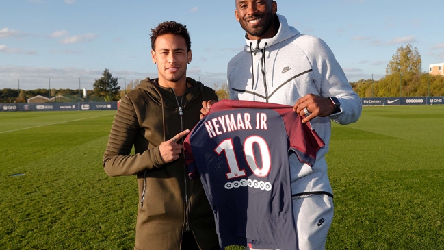 Kobe Bryant visitó al París Saint-Germain y se fotografió con Neymar